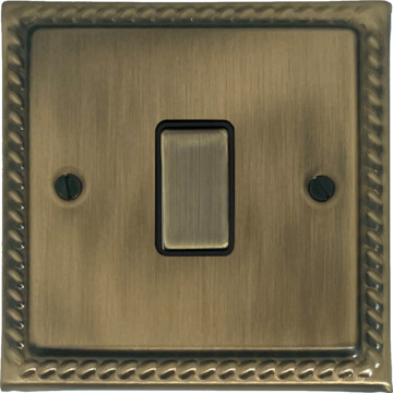 georgian light antique brass light switch (1 gang) front 290425