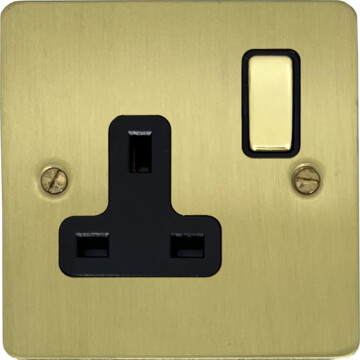 flat satin brass socket (1 gang) front fc0825
