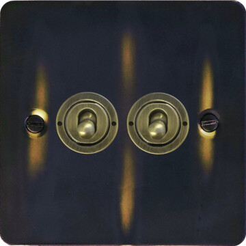 flat aged brass toggle switch (2 gang/antique brass toggle) front fc0825