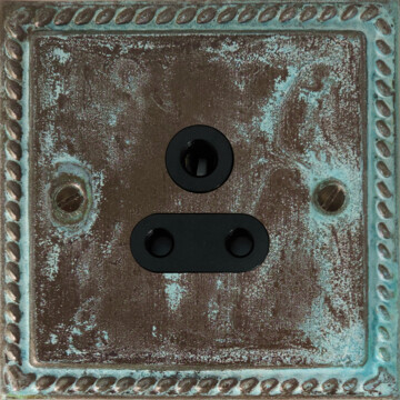 georgian verdigris 5a 3 pin socket (black insert) front fc0825